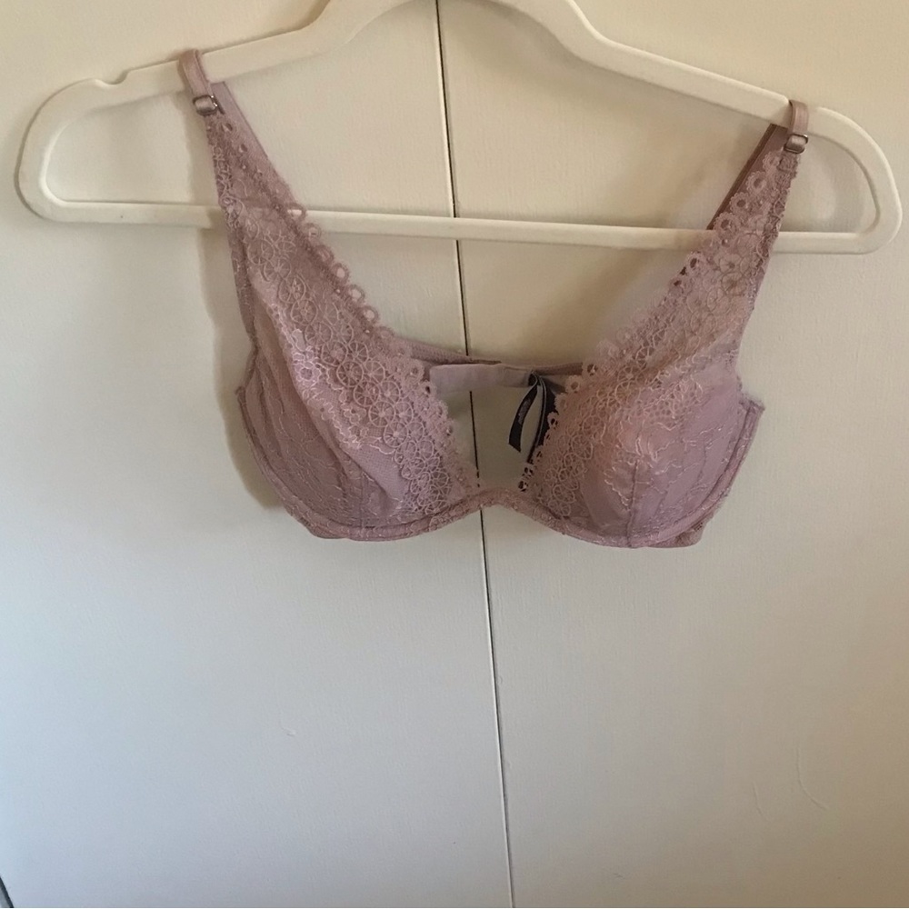 Victoria Secret Very sexy unlined plunge bra 32D